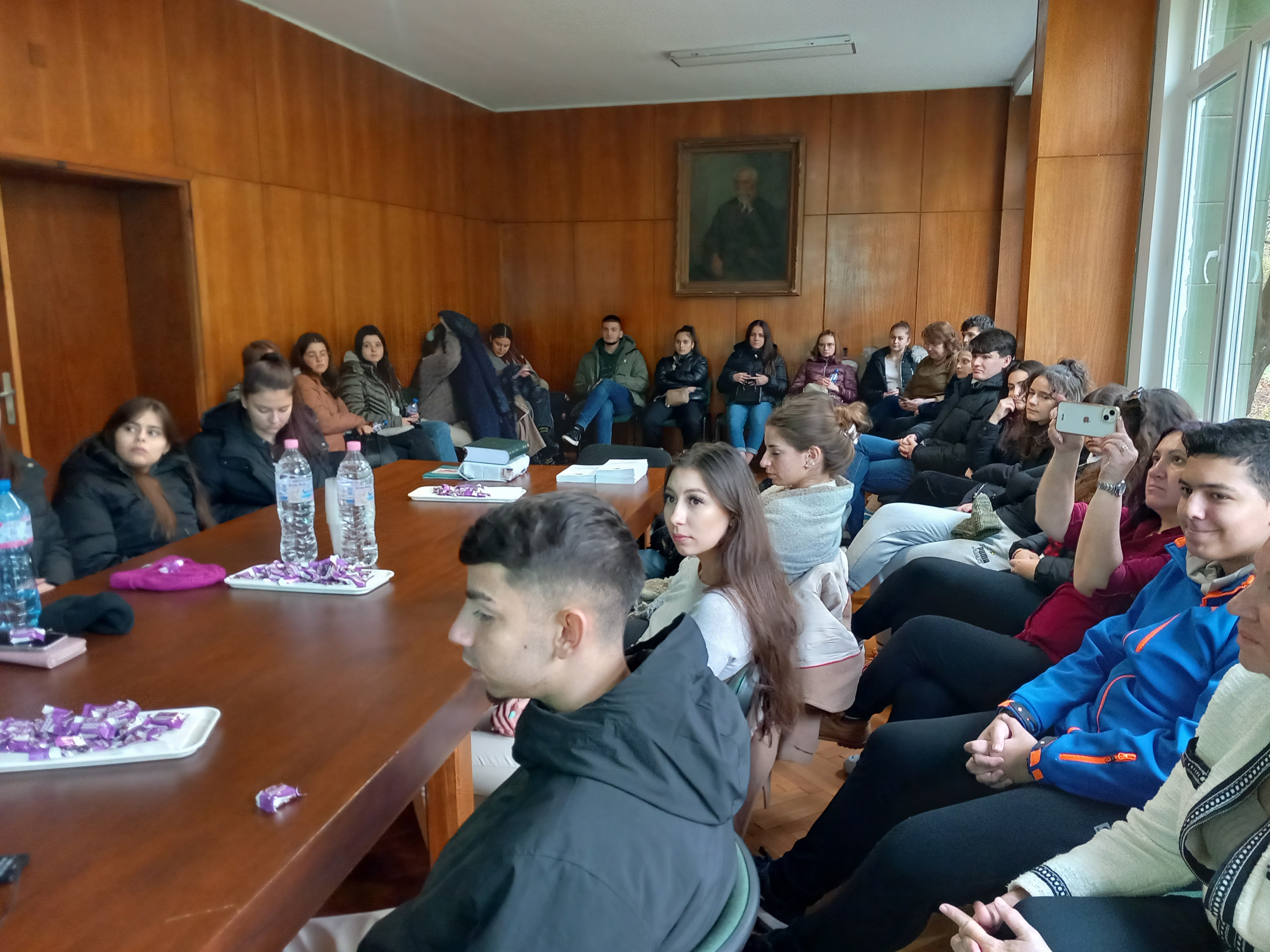 Ученици от Козлодуй гостуват в Института за български език